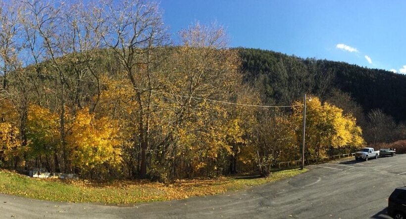 מוטל Mahoning Inn