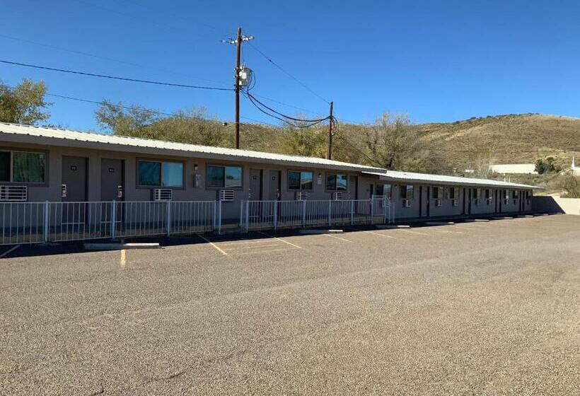 فندق على الطريق Value Lodge