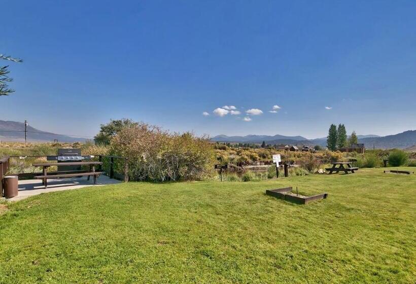 모텔 Walker River Lodge