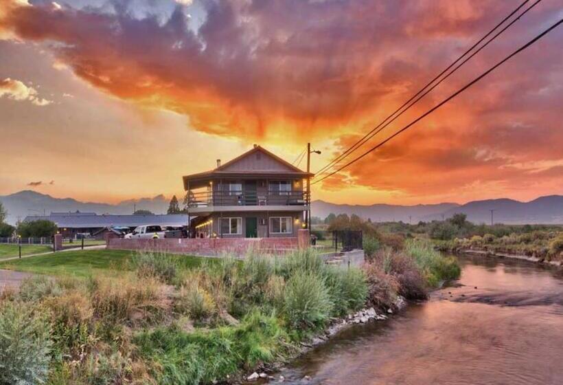 모텔 Walker River Lodge