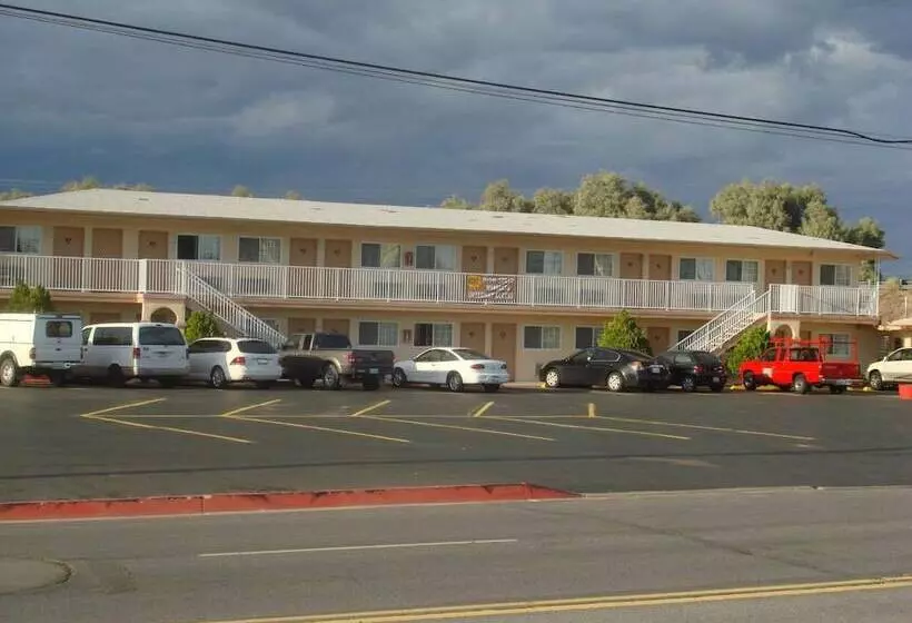 هتل Budget Inn
