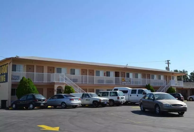 هتل Budget Inn