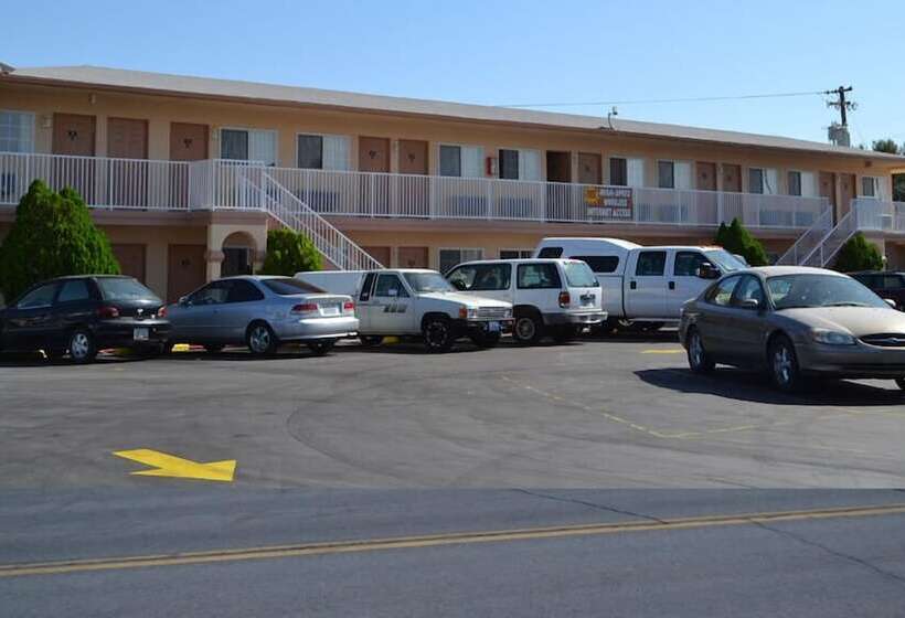 ホテル Budget Inn