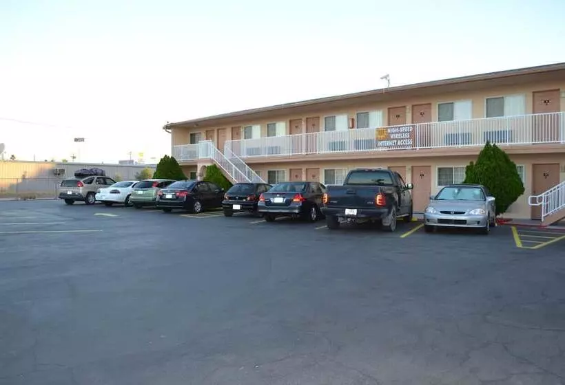 هتل Budget Inn