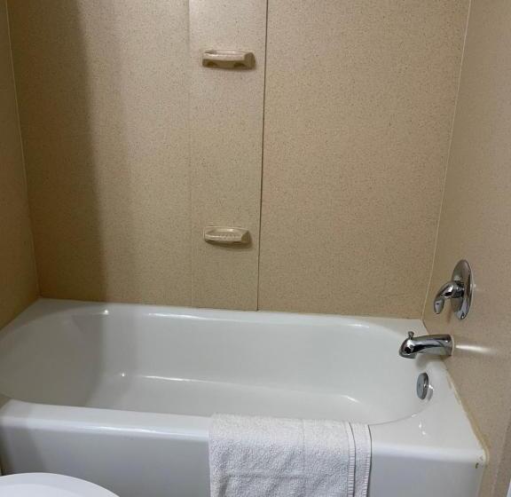 Отель Budget Inn Temple Hills