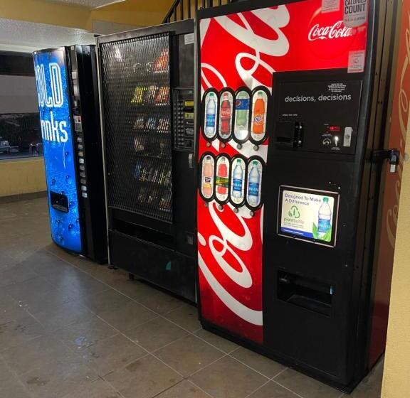 Отель Budget Inn Temple Hills