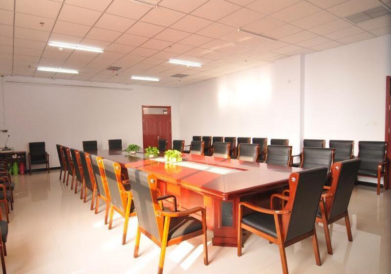 בית מלון כפרי Greentree Inn Hebei Zhangjiakou Wuyi East Street Jianxing Express