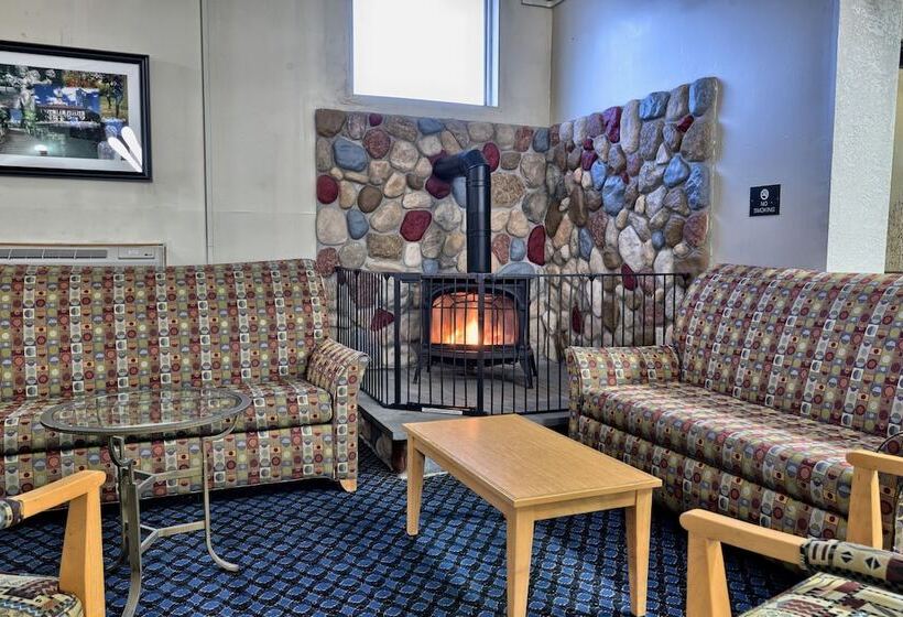 Отель Katahdin Inn & Suites