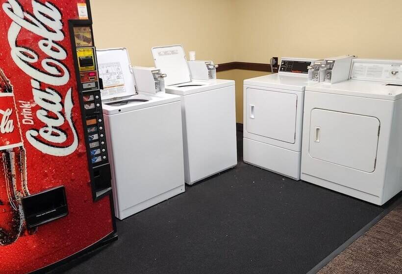 Отель Katahdin Inn & Suites