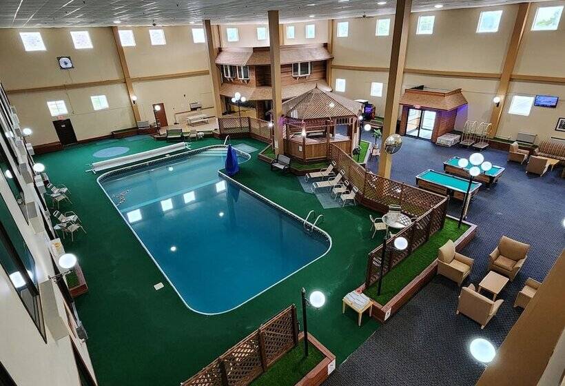 Отель Katahdin Inn & Suites