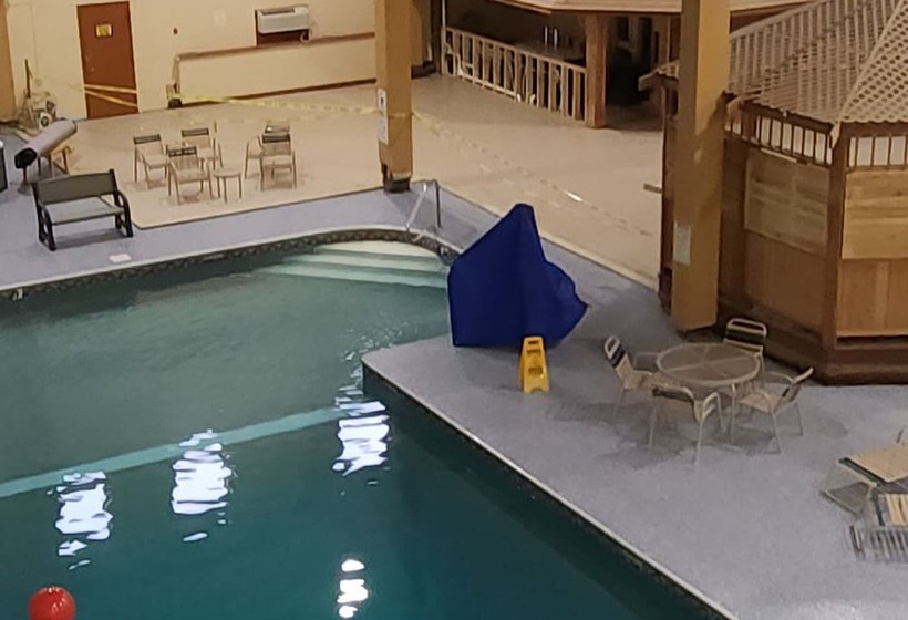 Отель Katahdin Inn & Suites