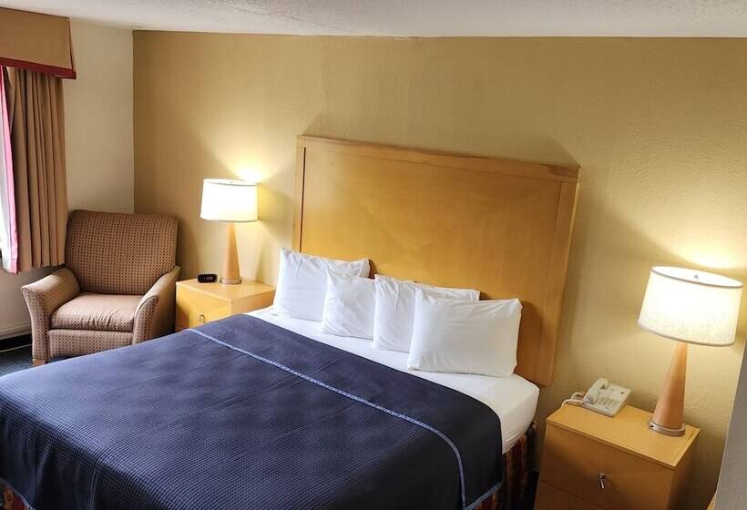 Отель Katahdin Inn & Suites