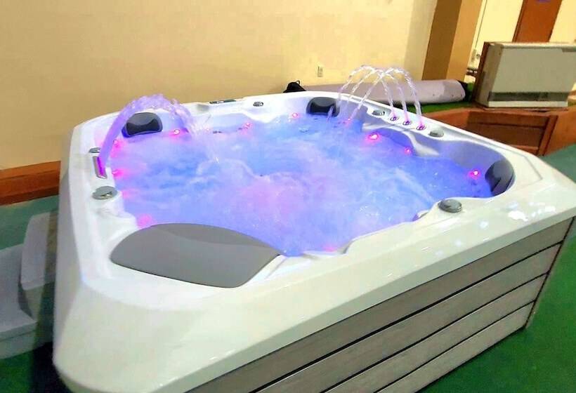 Отель Katahdin Inn & Suites