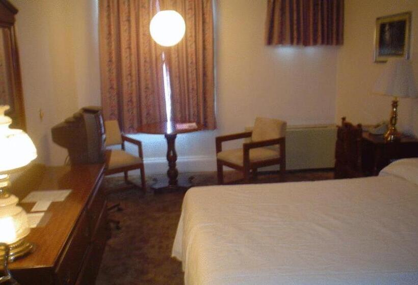 בית מלון כפרי Old National