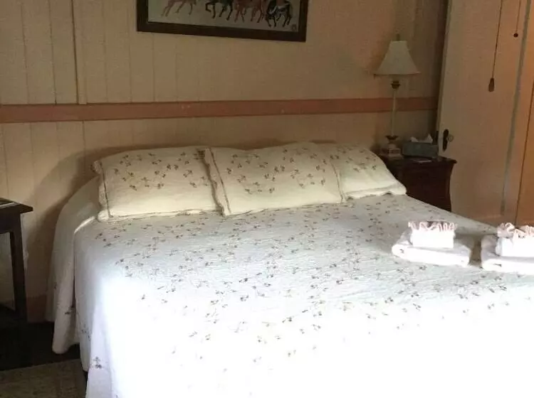 Maureen S Bed & Breakfast