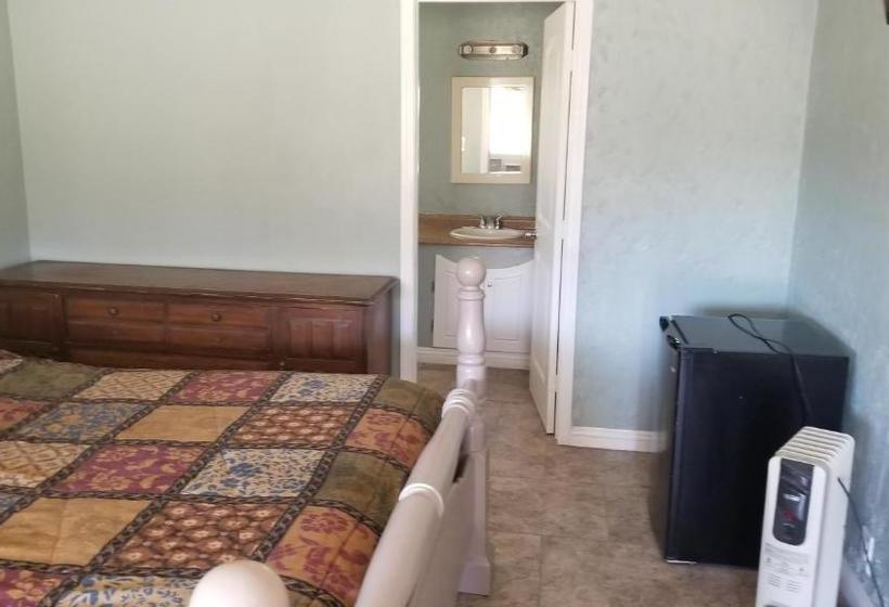 汽车旅馆  Black Hawk Lodge