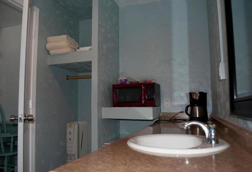 汽车旅馆  Black Hawk Lodge