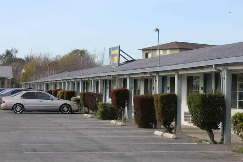 모텔 Economy Inn Watsonville