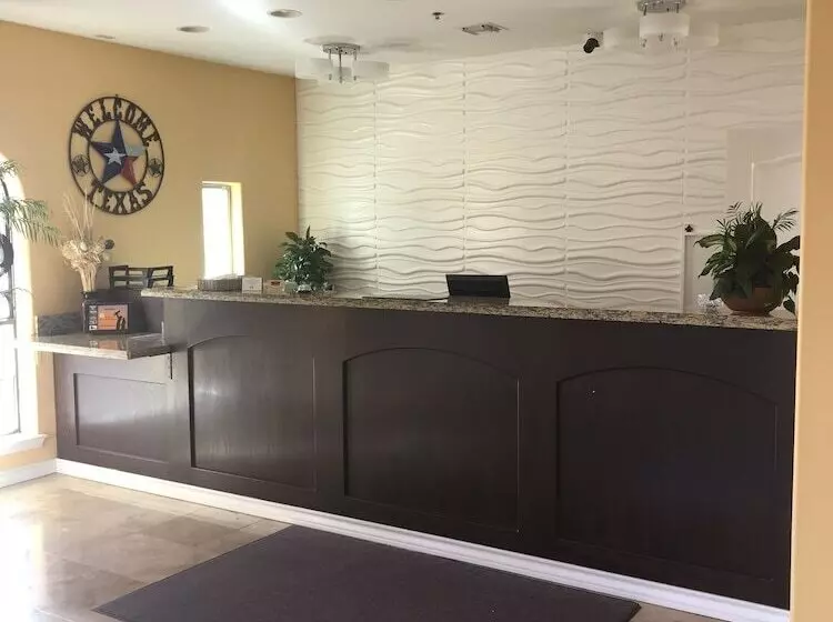 Motelli Los Fresnos Inn And Suites