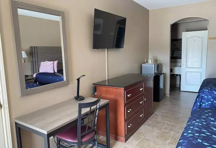 Motelli Los Fresnos Inn And Suites