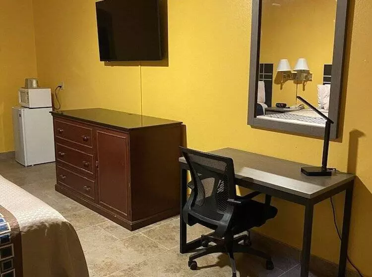 Motelli Los Fresnos Inn And Suites