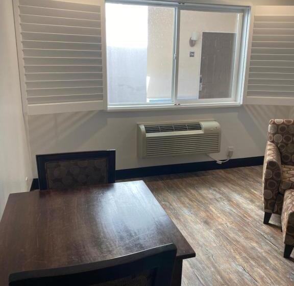 מוטל Ocean Surf Inn & Suites