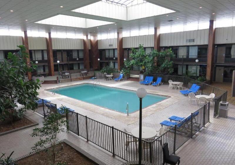 מוטל Ramada By Wyndham Gulfport I 10 Diamondhead