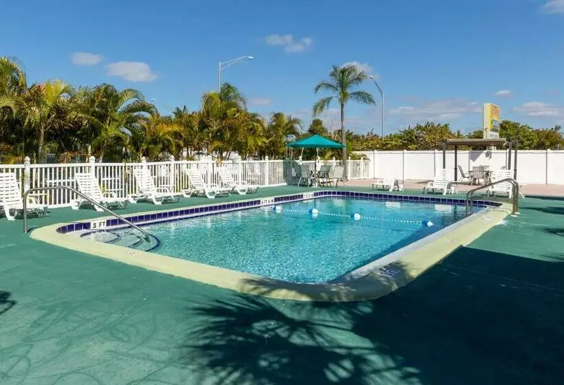 Motelli Sunshine Inn & Suites Venice, Florida