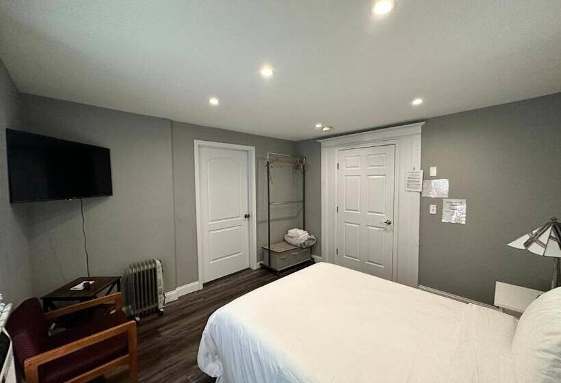 מוטל The Colonial Inn & Creamery