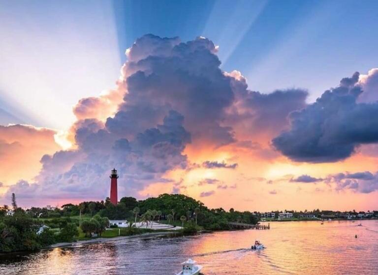 모텔 Travel Inn Of Riviera Beach