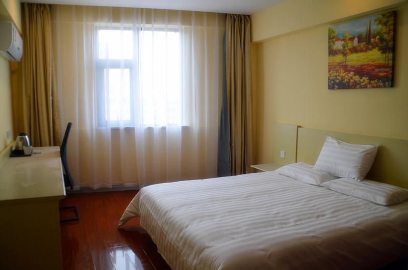 בית מלון כפרי Hanting Express Shangqiu Railway Station