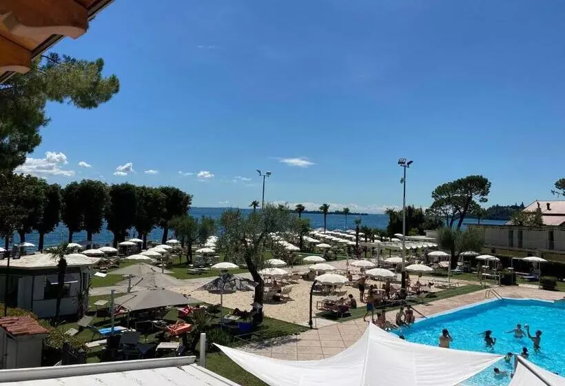 Happy Hotel Atelier Gardone Riviera Centro & Spa