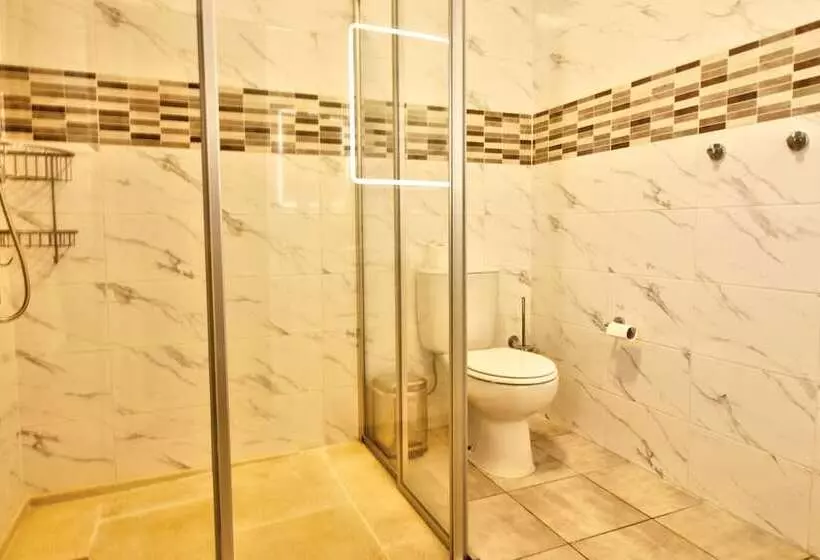 Retkeilymaja Amadeus Villa