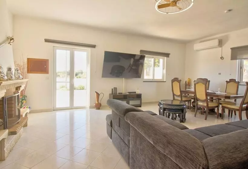 Retkeilymaja Amadeus Villa