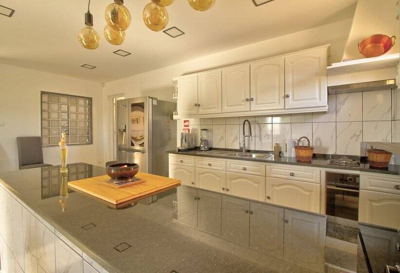 فندق صغير Amadeus Villa