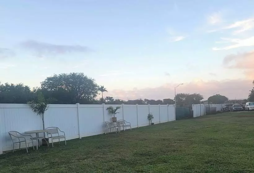 Retkeilymaja Robbins Estate