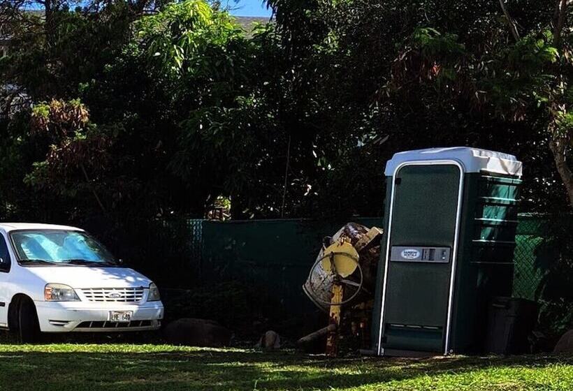 هاستل Robbins Estate