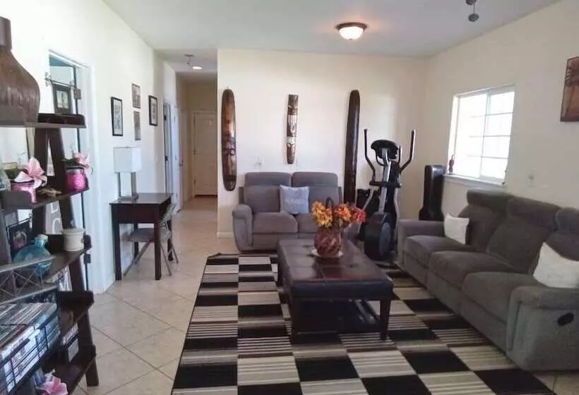 Retkeilymaja Robbins Estate