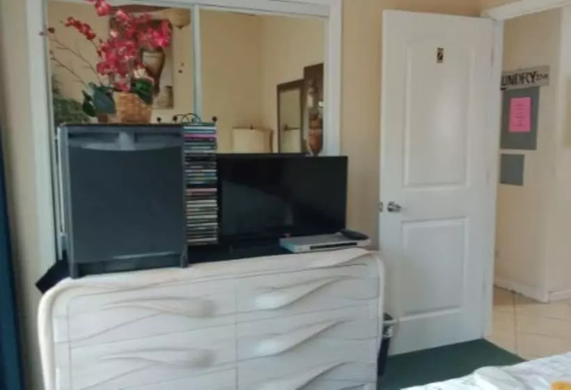 Retkeilymaja Robbins Estate