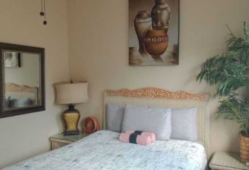 هاستل Robbins Estate