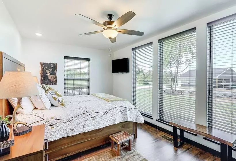 Arkansas Retreat W/ Deck, Fire Pit & Mtn Views!