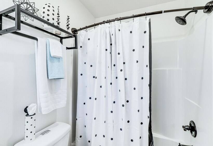 Arkansas Retreat W/ Deck, Fire Pit & Mtn Views!