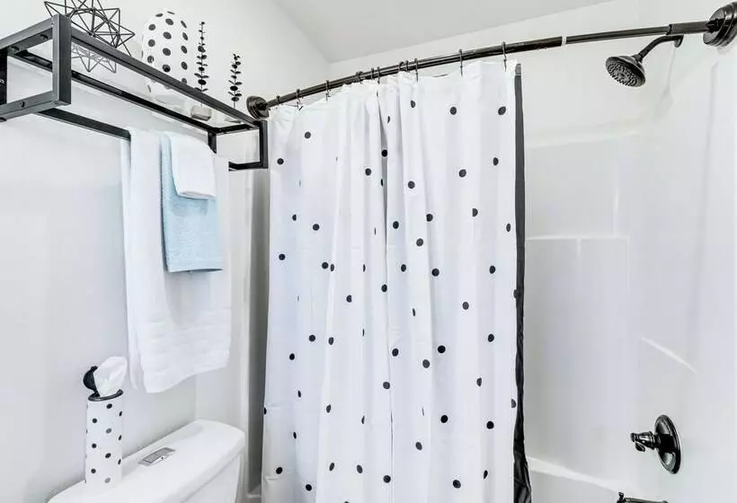 Arkansas Retreat W/ Deck, Fire Pit & Mtn Views!