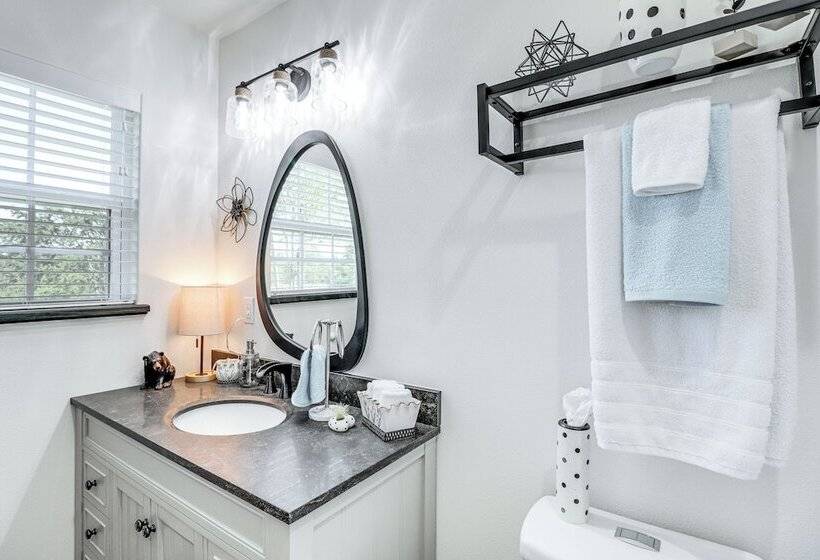 Arkansas Retreat W/ Deck, Fire Pit & Mtn Views!