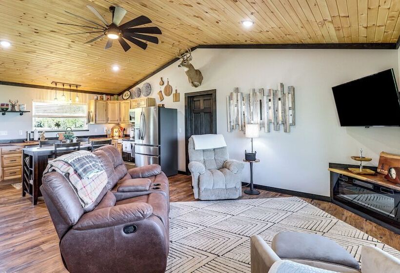 Arkansas Retreat W/ Deck, Fire Pit & Mtn Views!