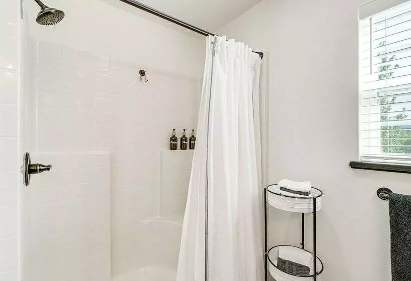 Arkansas Retreat W/ Deck, Fire Pit & Mtn Views!