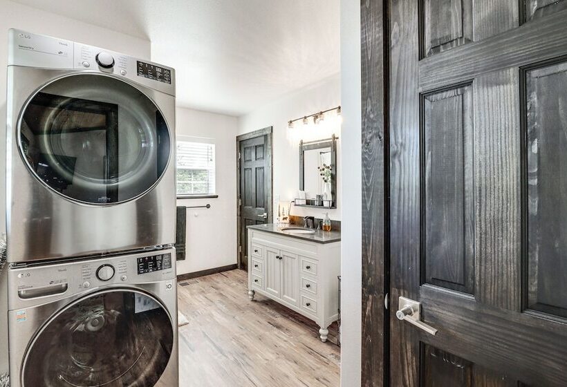 Arkansas Retreat W/ Deck, Fire Pit & Mtn Views!