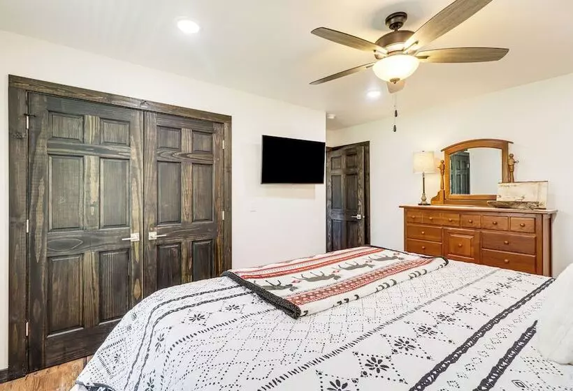 Arkansas Retreat W/ Deck, Fire Pit & Mtn Views!