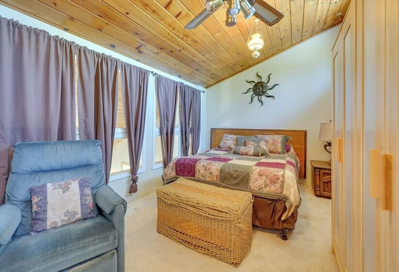 Auburn Cottage W/ Patios & Garden   3 Mi To Town!