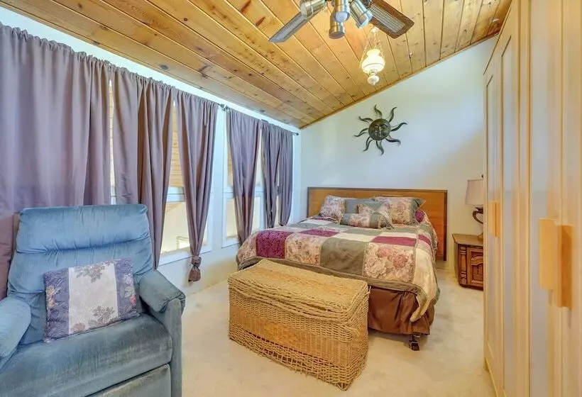 Auburn Cottage W/ Patios & Garden   3 Mi To Town!